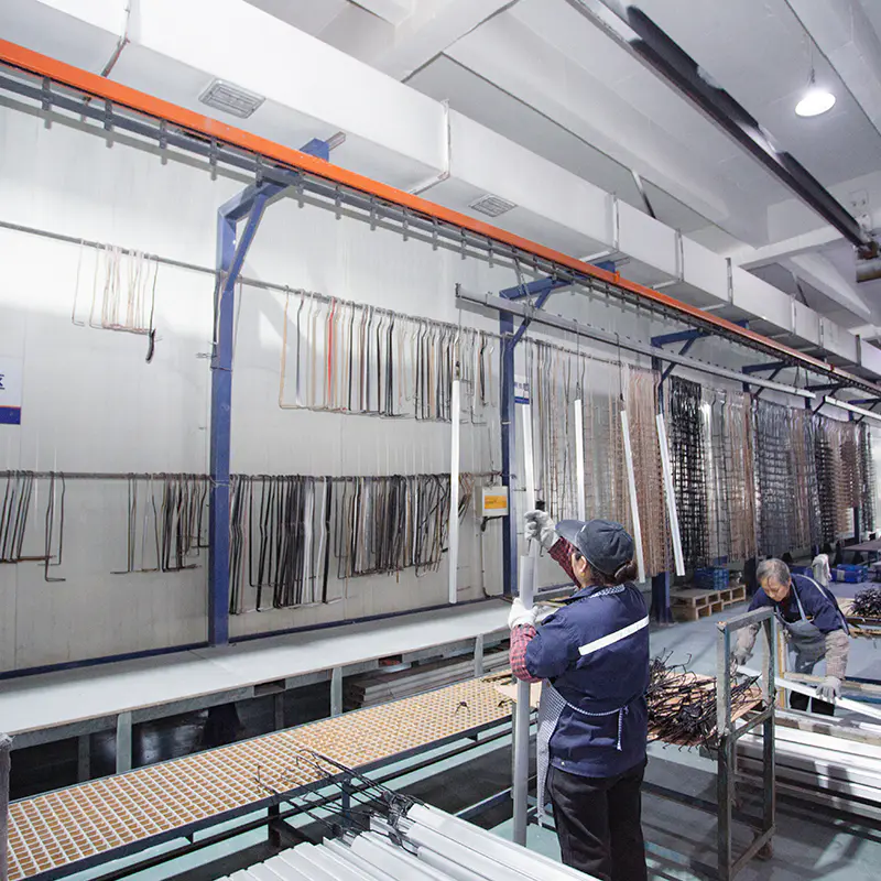 Beschichtungswerkstatt – Pulverbeschichtungsanlage – Hängebetrieb